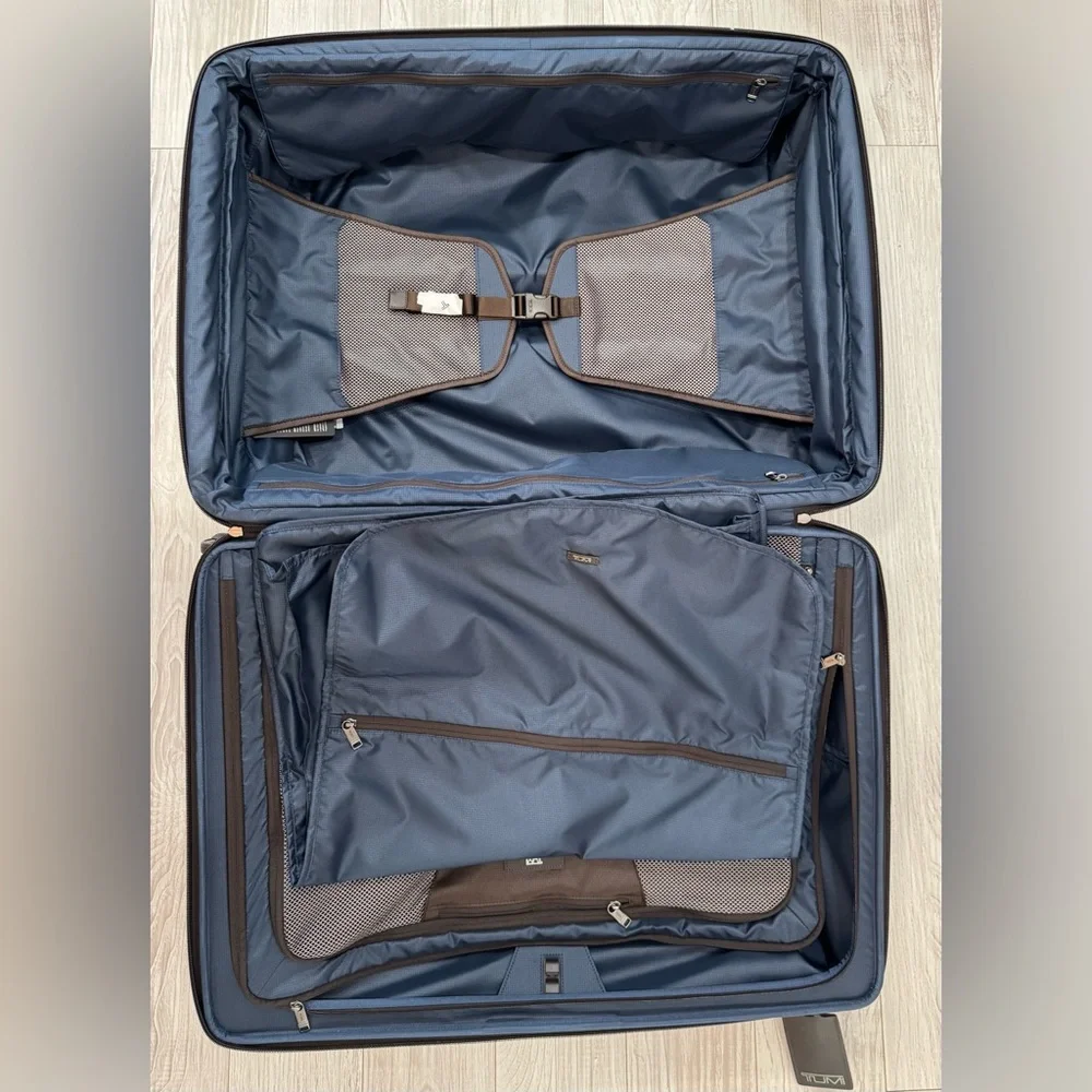 TUMI ALPHA Extended Trip Expandable 4 Wheeled Packing Case